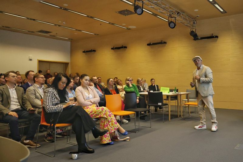 Co wspólnego mają ze sobą kot, marketing, LinkedIn, ryba wędzona i marka osobista eksperta w czasach digital. Maciej...