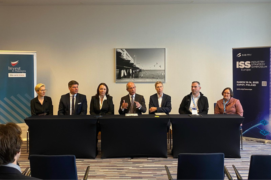 panel dyskusyjny podczas konferencji SEMI 2025